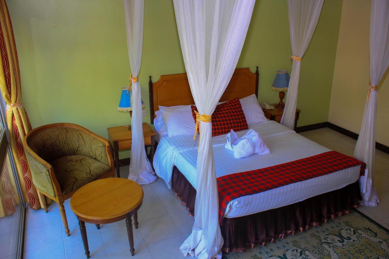 Equator Hotel Arusha Exterior photo
